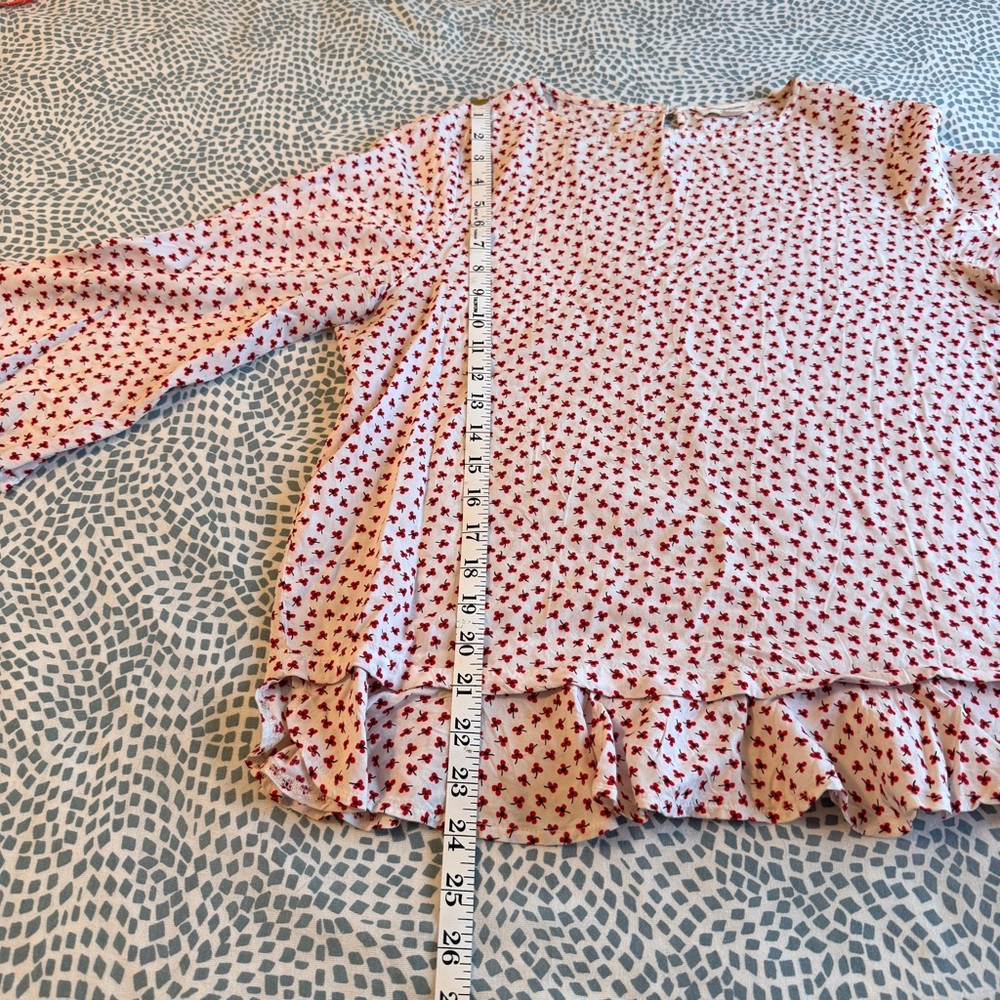 beachlunchlounge | Mini Red Floral Blouse with Ruffle Hem - Picture 7 of 10